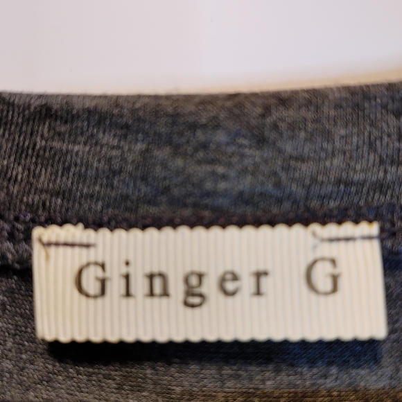 I Need A Hug Graphic tee - Picture 7 of 8